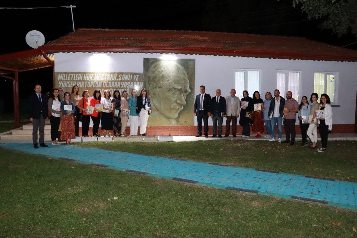 Öğretmenin Emeği Sohbetin Demi” Buluşması Serdivan İlçesi Uzunköy Köy Yaşam Merkezinde Gerçekleştirildi