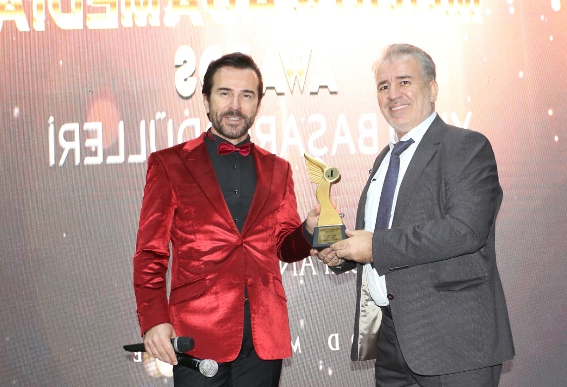 Yönetmen Sabahattin BİRİNCİ; Yılın en başarılı haber sitesi; FISILTI HABERLERİ Ödülünü aldı
