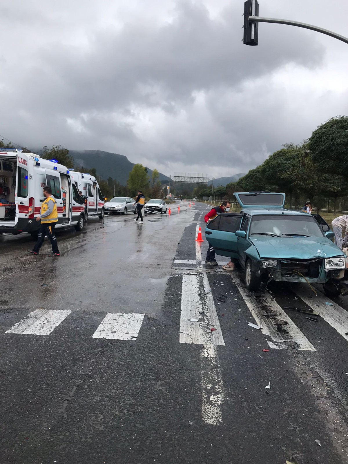 Bilecik'te 2 dakika arayla aynı kavşakta trafik kazası 5 yaralı