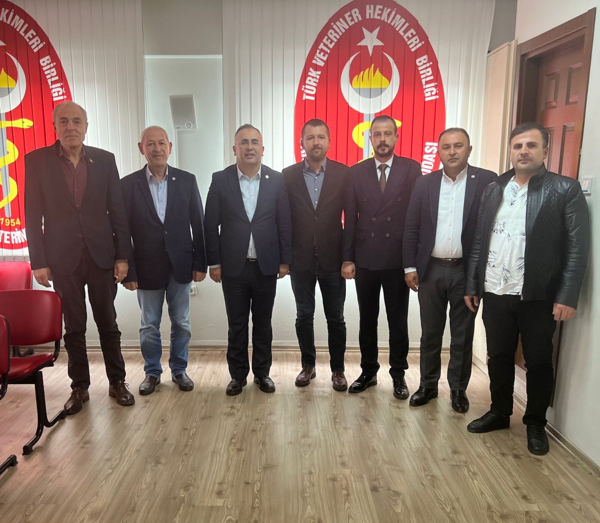 İYİ Parti Adapazarı İlçe Başkanlığı Veterinerler Odasını ziyaret etti