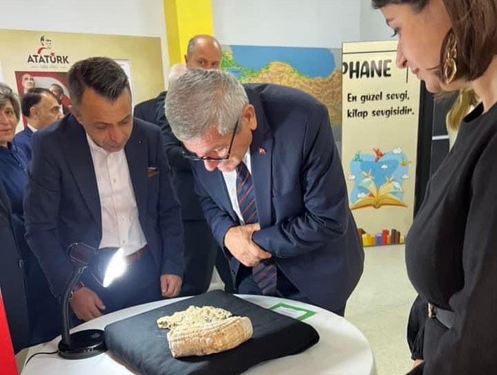 Osmanbey İlkokulunda ‘Yer Kabuğunu Oluşturan Taşlar, Mineraller, Madenler’ Sergisi