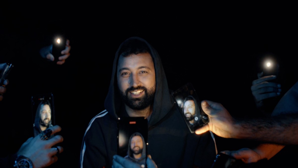 BURAK KİNG’İN 2. ALBÜMÜNÜN HABERCİSİ “DELİ DELİ”