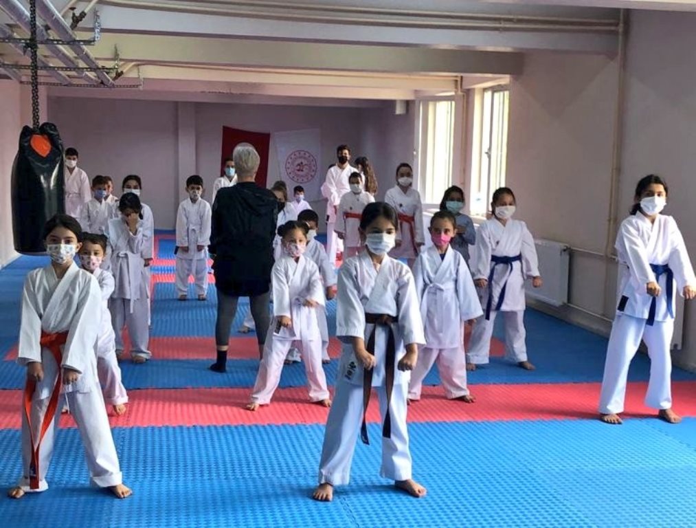 Ferizli Gençlik ve Spor İlçe Müdürlüğü Tenis Kortuna Kavuştu