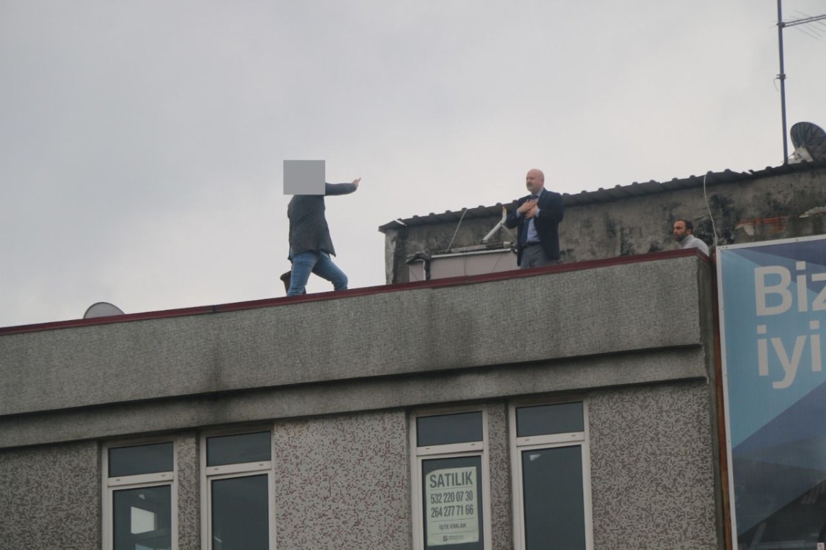 Sakarya'da Büyükşehir karşısında intihar girişimi