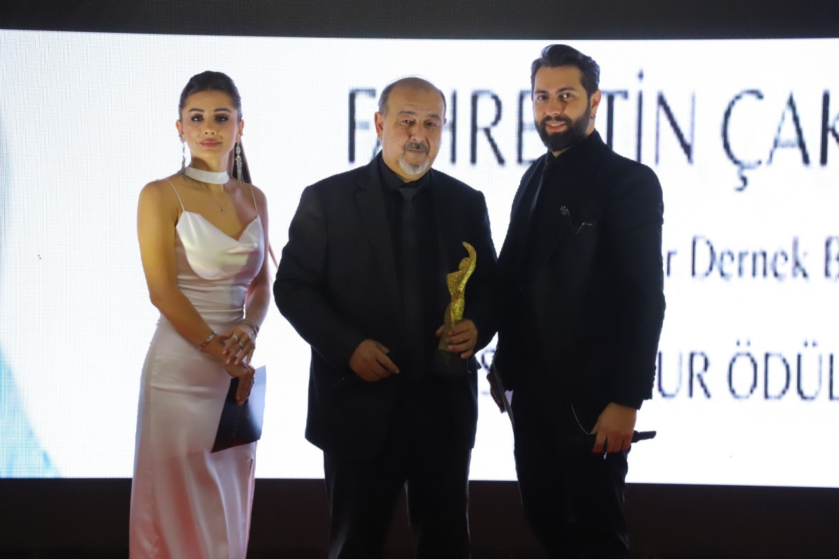 FAHRETTİN ÇAKAR'A MESLEK ONUR ÖDÜLÜNU ALDI
