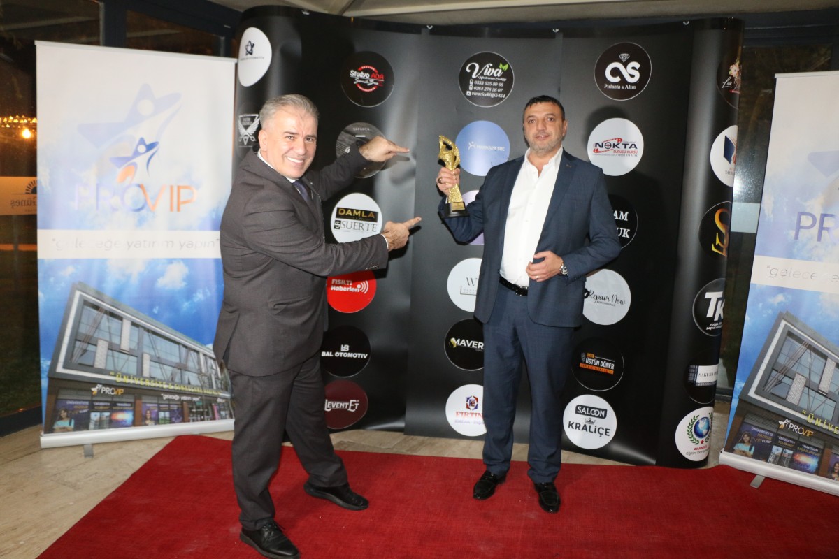 YILIN GAYRİMENKUL UZMAN ÖDÜLÜNÜ; GÖKHAN İN ALDI