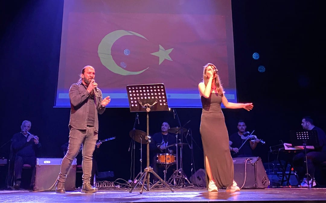 Yeşil Kasaba; Gaziantep türkülerini söyleyince izleyicilerden büyük beğeni kazandı!