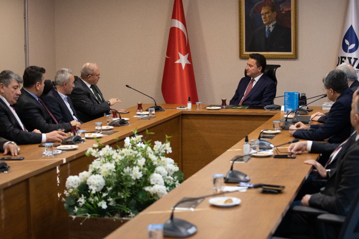 BABACAN, AŞİRET TEMSİLCİLERİYLE BİR ARAYA GELDİ