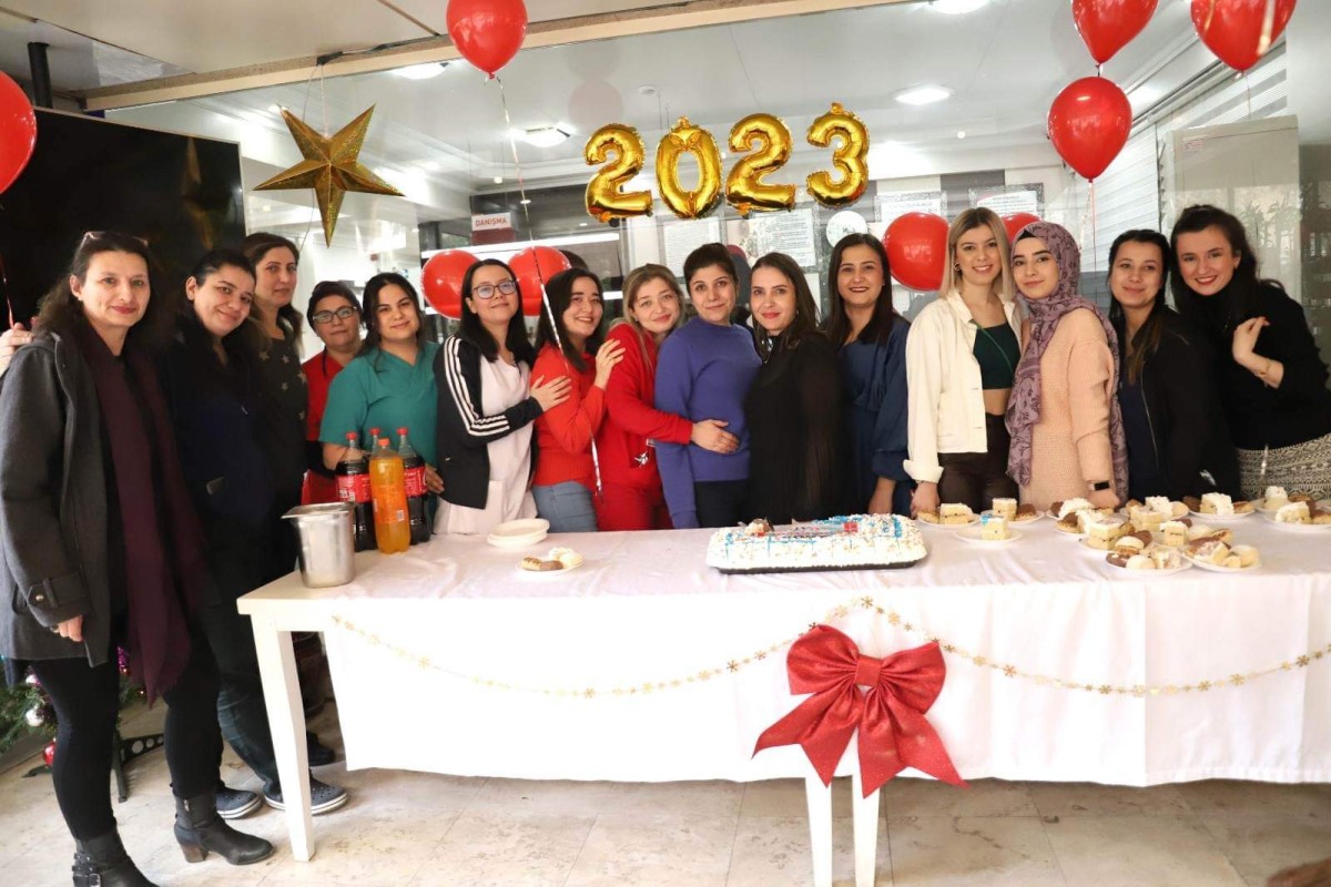 ÖZEL EGE LİVA HASTANESİNDE YENİ YIL KUTLANDI 