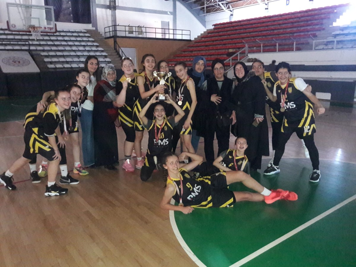BÜYÜK İLGİ; Yıldız Kızlar Basketbol İl Birinciliği Müsabakalarında final maçları oynandı. 