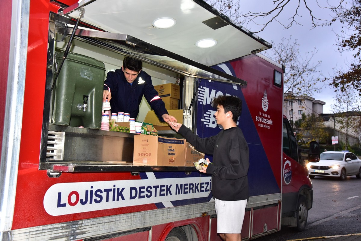 İBBİ'Den ÜNİVERSİTE ÖĞRENCİLERİNE KAHVALTI