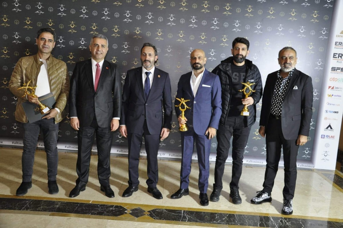 Anadolu Yazarlar ve Gazeteciler Derneği;  ALTIN İMZA ÖDÜLLERİ 