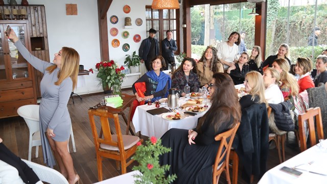 Kadın Dayanışması; Sakarya'da iş kadınları sağlık söyleşisinde bir araya geldi