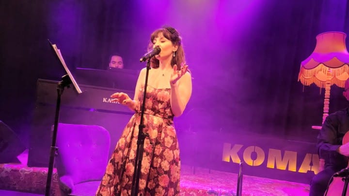 GÜNAY ACAR ENSEMBLE DÜN GECE KADIKÖY KOMA SAHNEDE SEVENLERİ İLE BULUŞTU