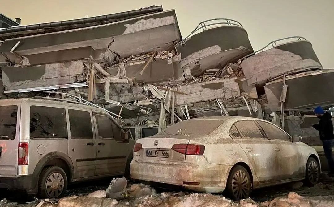 DEPREM 10 ilde yıkım var; Kahramanmaraş'ın yanı sıra Gaziantep, Malatya, Batman, Bingöl, Elazığ, Kilis, Diyarbakır, Mardin,Siirt, Şırnak, Van, Muş, Bitlis, Hakkari, Adana, Osmaniye ve Hatay'da da hissedildi.