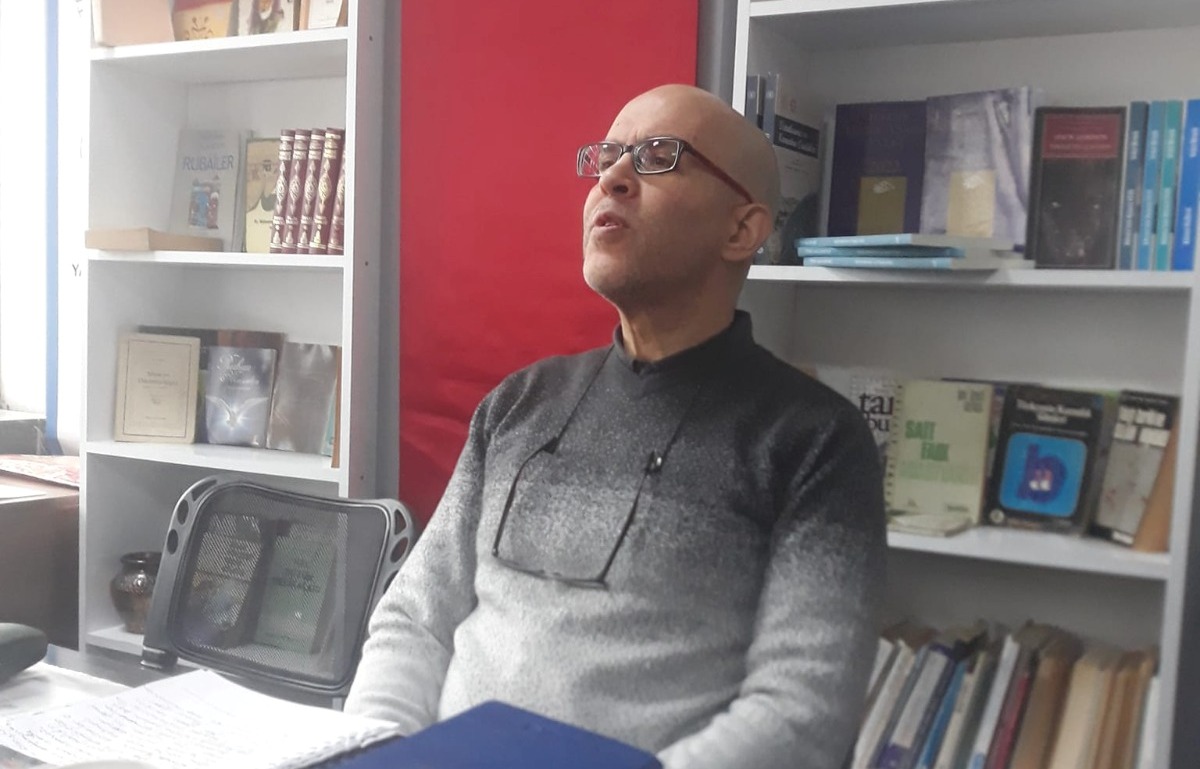 Yazarlar Birliğinde konuşan Şaşzade: “YAZAR, GEÇMİŞİN YÜKÜNÜ TAŞIYAN HAMALDIR!”