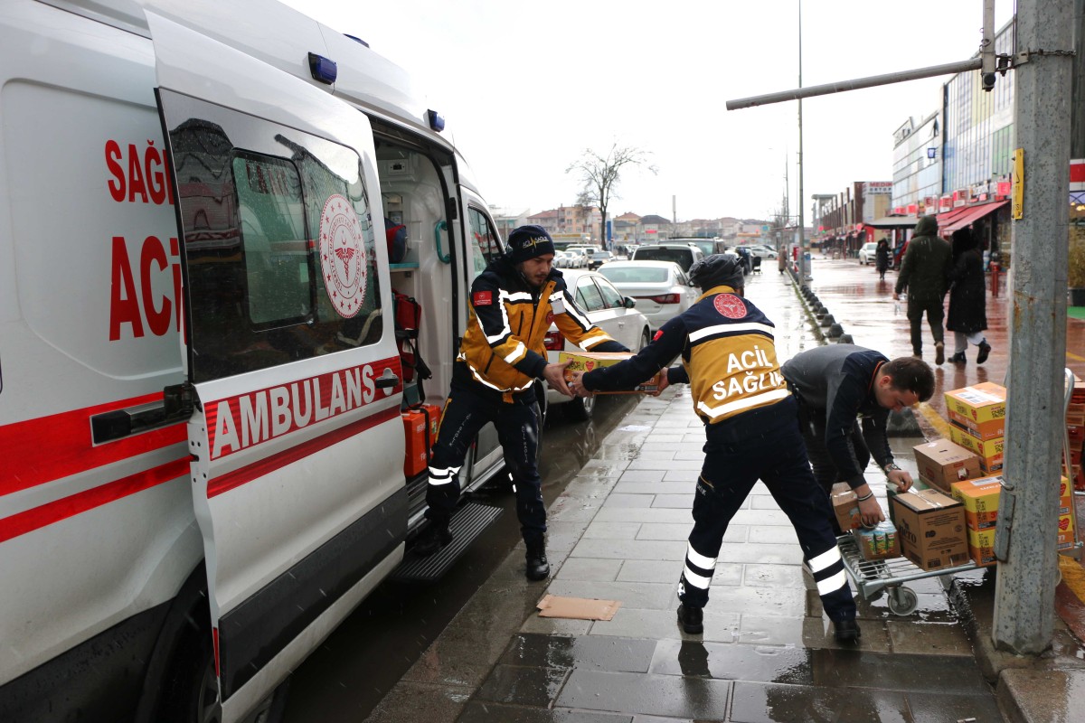 160 kişilik sağlık personeli deprem bölgesine gitti