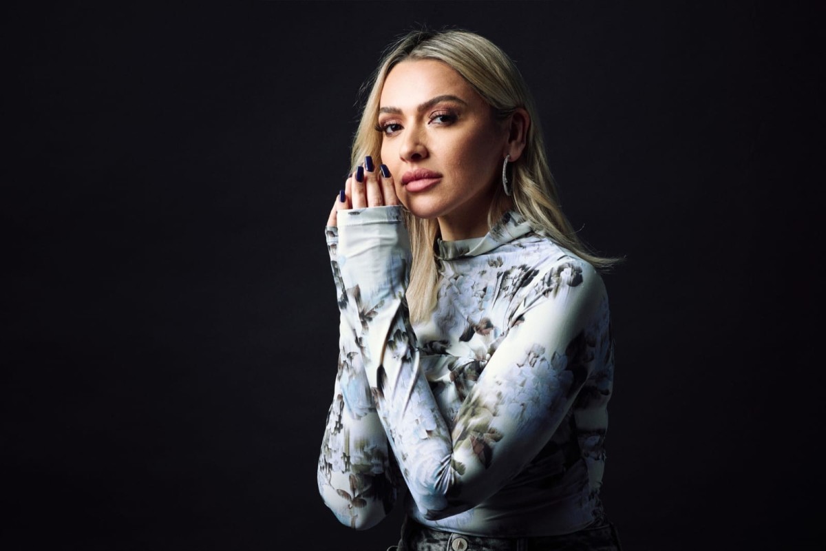 HADİSE ile birlikte  otuzdan fazla Flaman sanatçı 