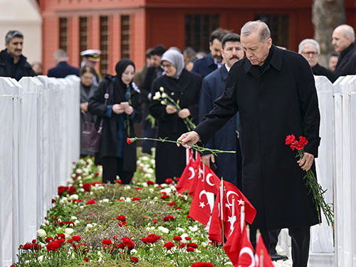Cumhurbaşkanı Erdoğan,Çanakkale bir milletin asli kimliğini bulduğu, küllerinden yeniden doğduğu bir dönüm noktasıdır