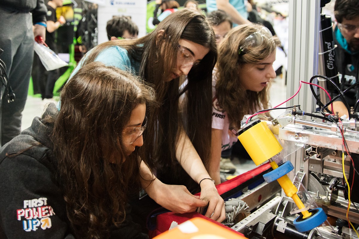 Lise Öğrencileri Bu Yıl “Enerji Temasıyla Robot” Yapacak