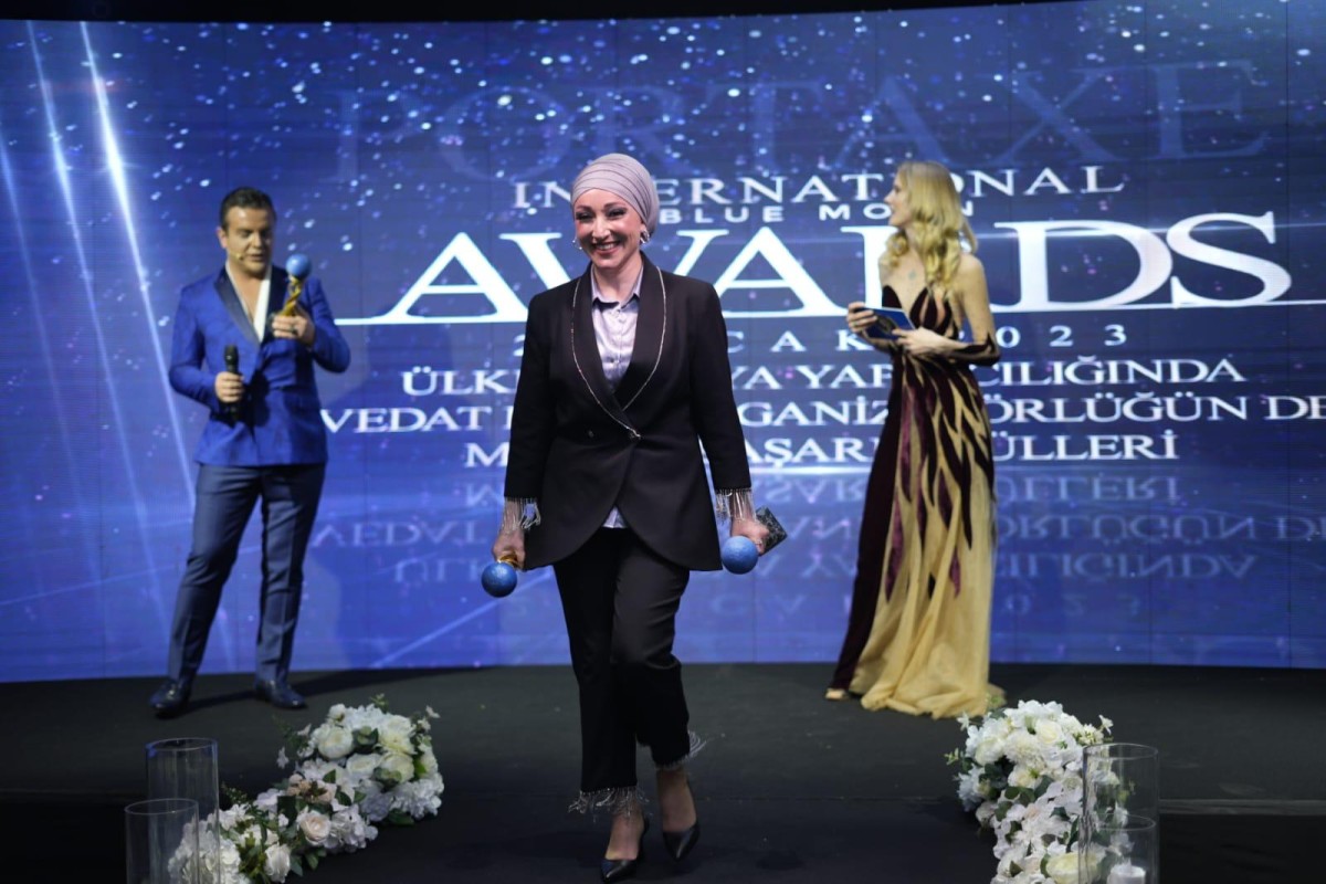 Tenor Sanat Evim kurucusu ve yöneticisi Ayşe Başar Altındağ ödül törenlerine damga vurdu!!