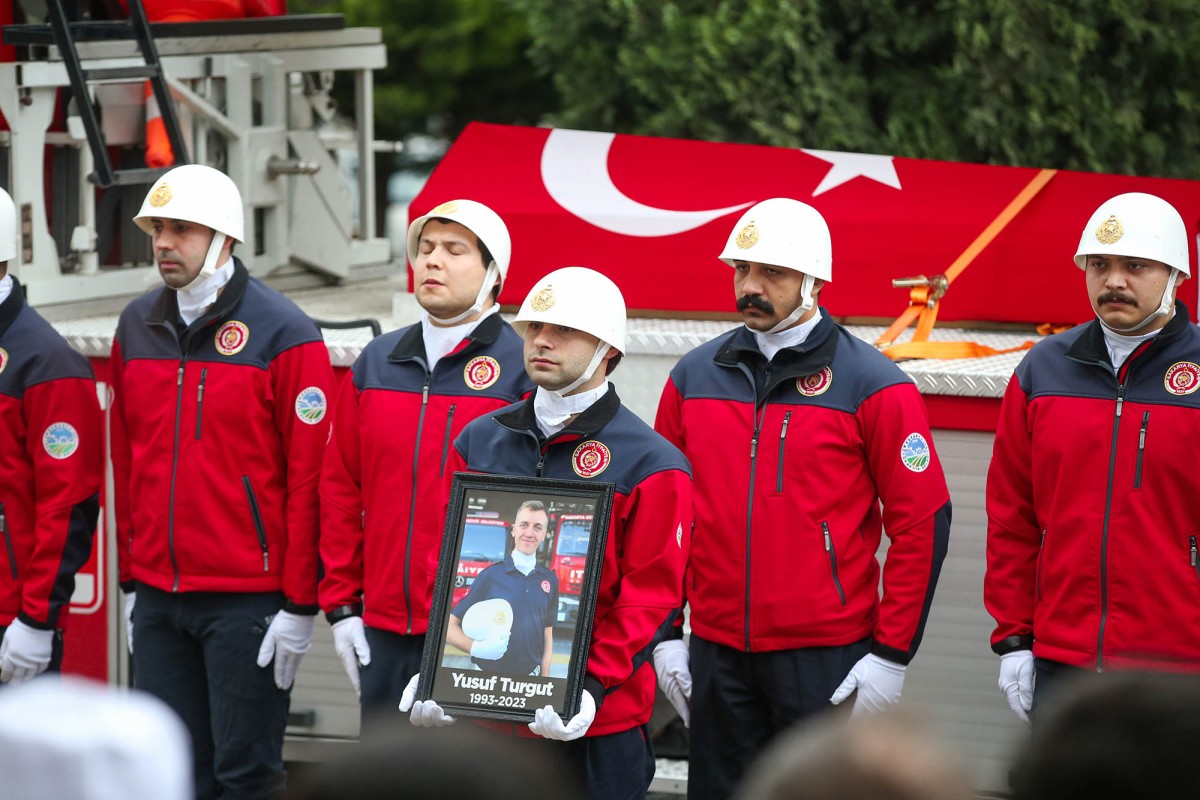Şehit itfaiye eri Yusuf Turgut dualarla uğurlandı