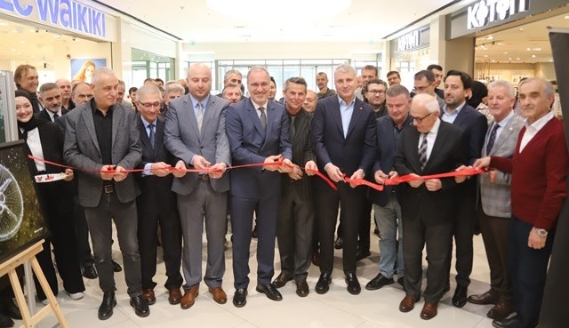 Bu anlamlı serginin geliri yetim ve öksüz çocuklar için
