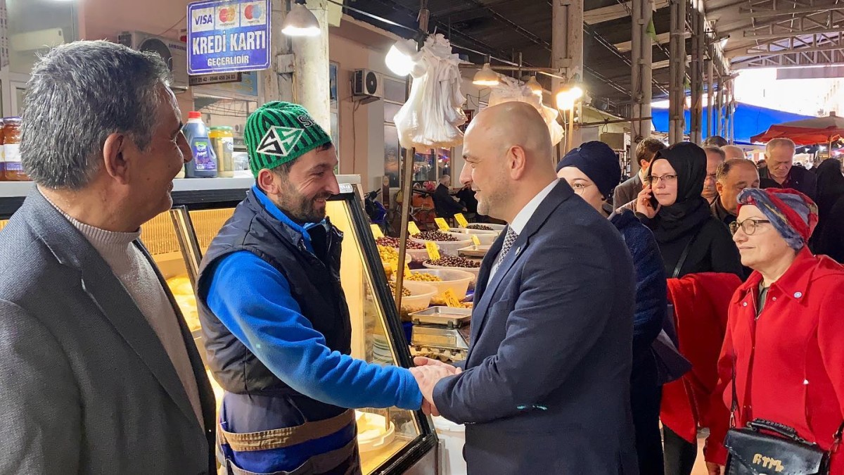 Selçuk Kılıçaslan Geyve’de Pazar esnafı ile bir araya geldi