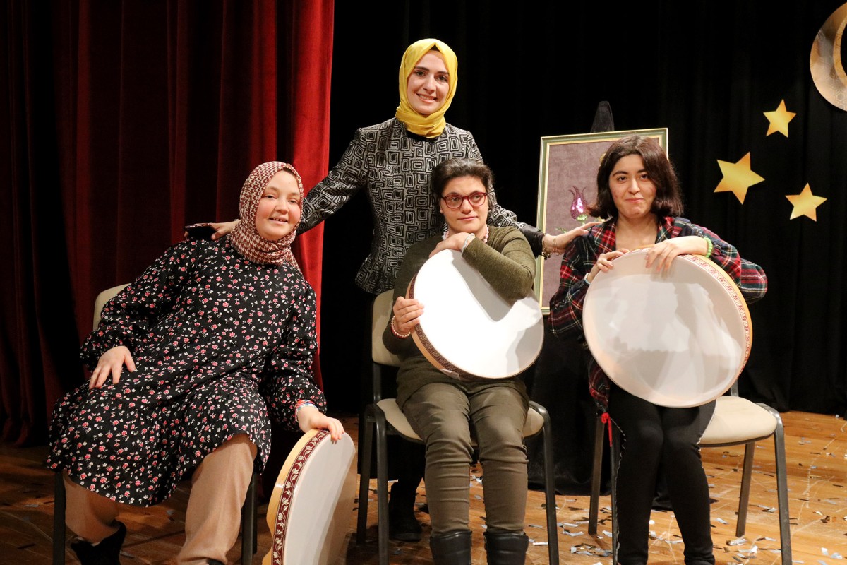 Engelsiz hobi kursu öğrencilerinden ‘Kadir Gecesi’ programı