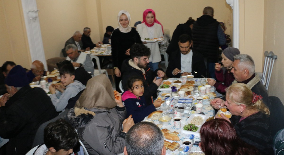 Sakarya Engelliler Güçlü Anneler Yardımlaşma Derneği Geleneksen İftar Yemeği
