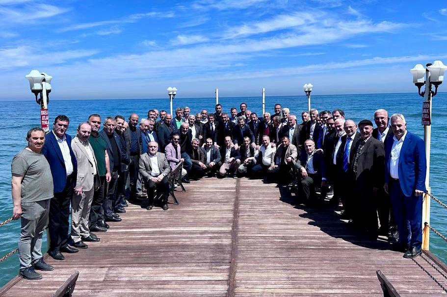 Karasu ve Kocaali AK Parti Sakarya Milletvekili Adayı Av. Lütfi Bayraktar'ı Bağrına Bastı