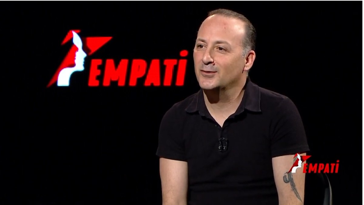 TOLGA ÇEVİK: AŞKA İNANMIYORUM