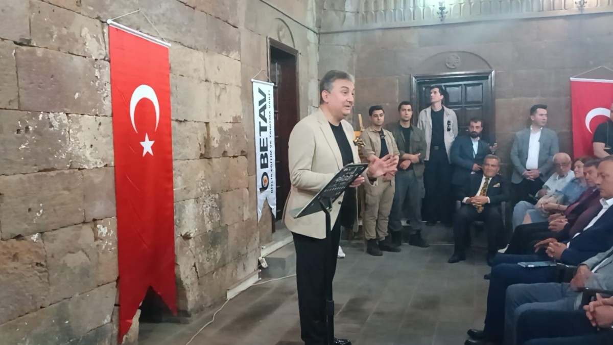 BİTLİS KİTAP FUARI'NA OPERA DAMGASI