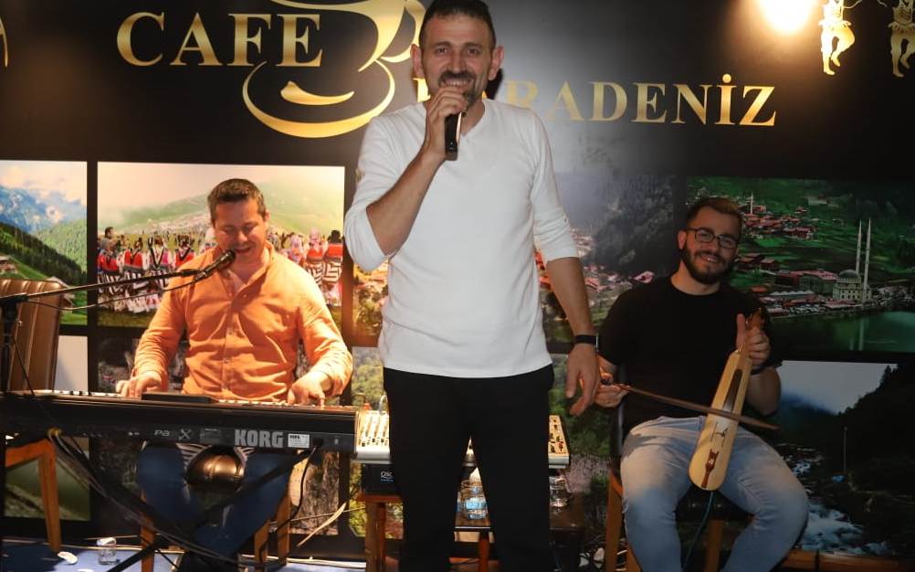 Kemençe Ustası; Yıldıray Kılıç Sahnelerin Tozunu Attırmaya Devam Ediyor.