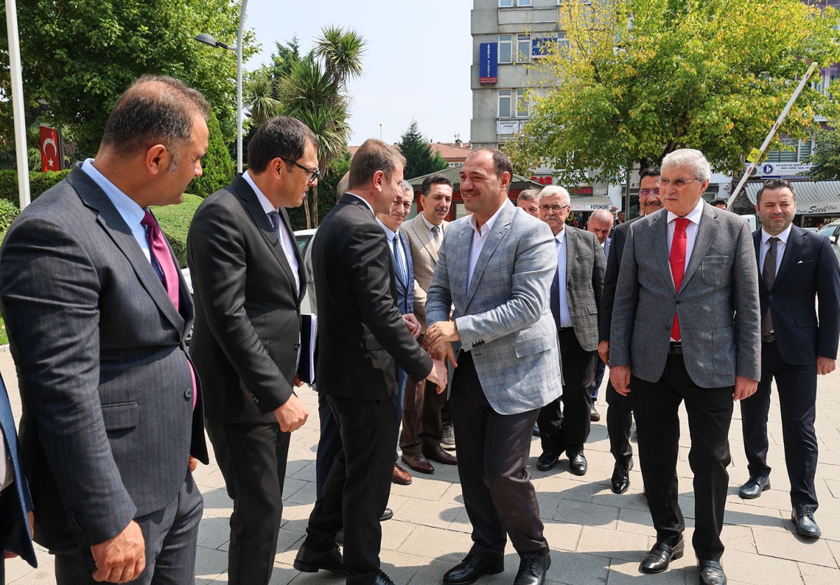 Vali Çetin Oktay Kaldırım SBB Başkanı Ekrem Yüce’ye veda ziyaret etti