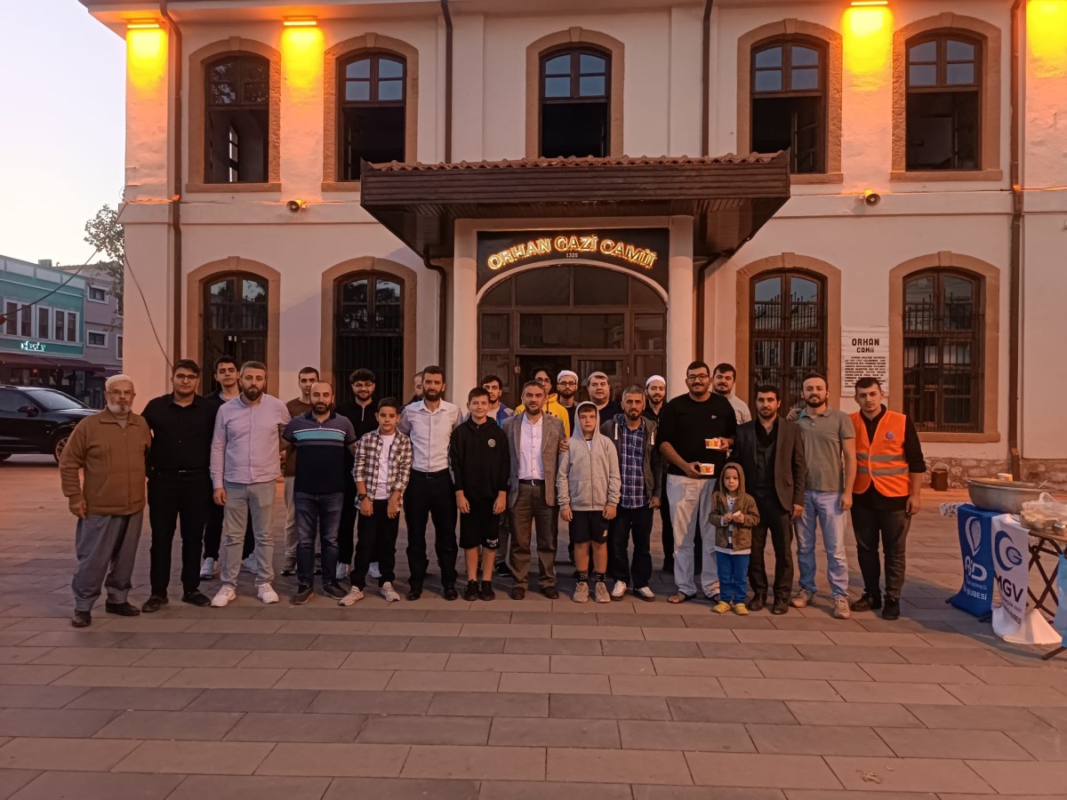 AGD'den BABA OĞUL EL ELE HEP BERABER CAMİYE