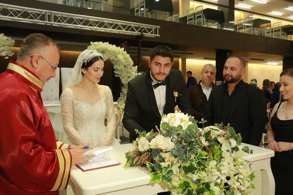 Bahadır Kurt ve Elif Odabaş Ailelerinin Mutlu Günü