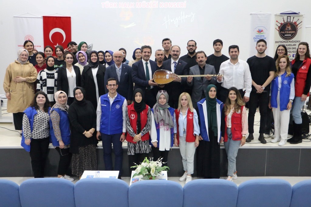 GSB YURDUNDA ÖĞRENCİLERE HALK KONSERİ