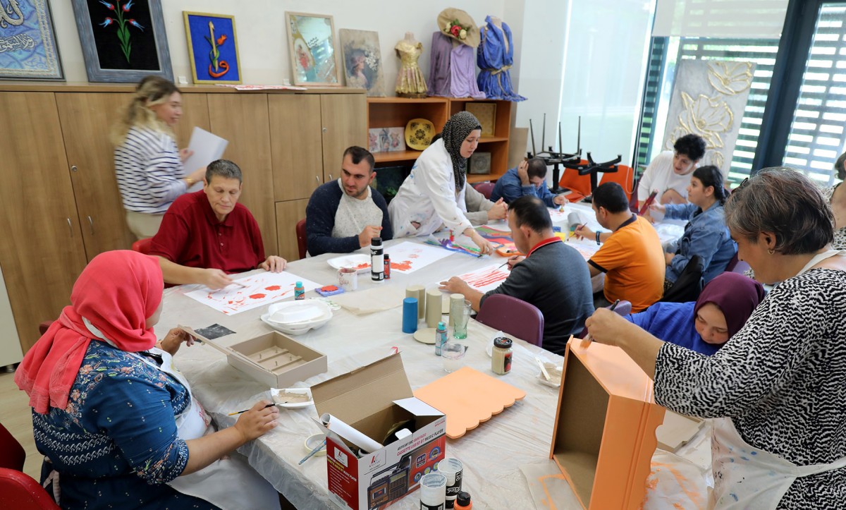 Sakarya'da Engelsiz hobi atölyelerinde ders zili çaldı