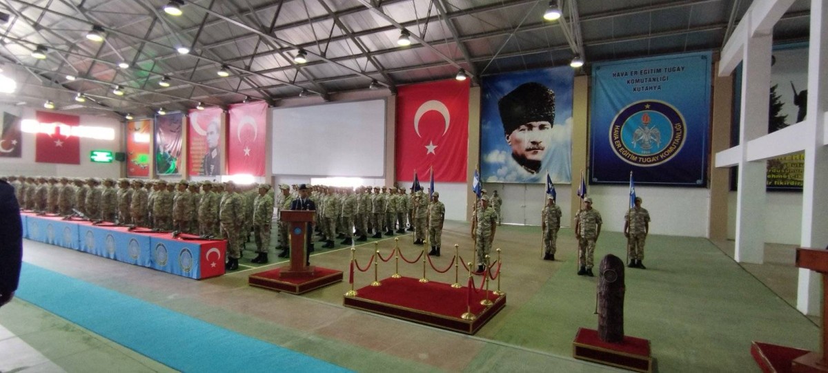 Kütahya Hava Er Eğitim ve Tugay Komutanlığı 2023-8 dönem bedelli askerler için yenim töreni