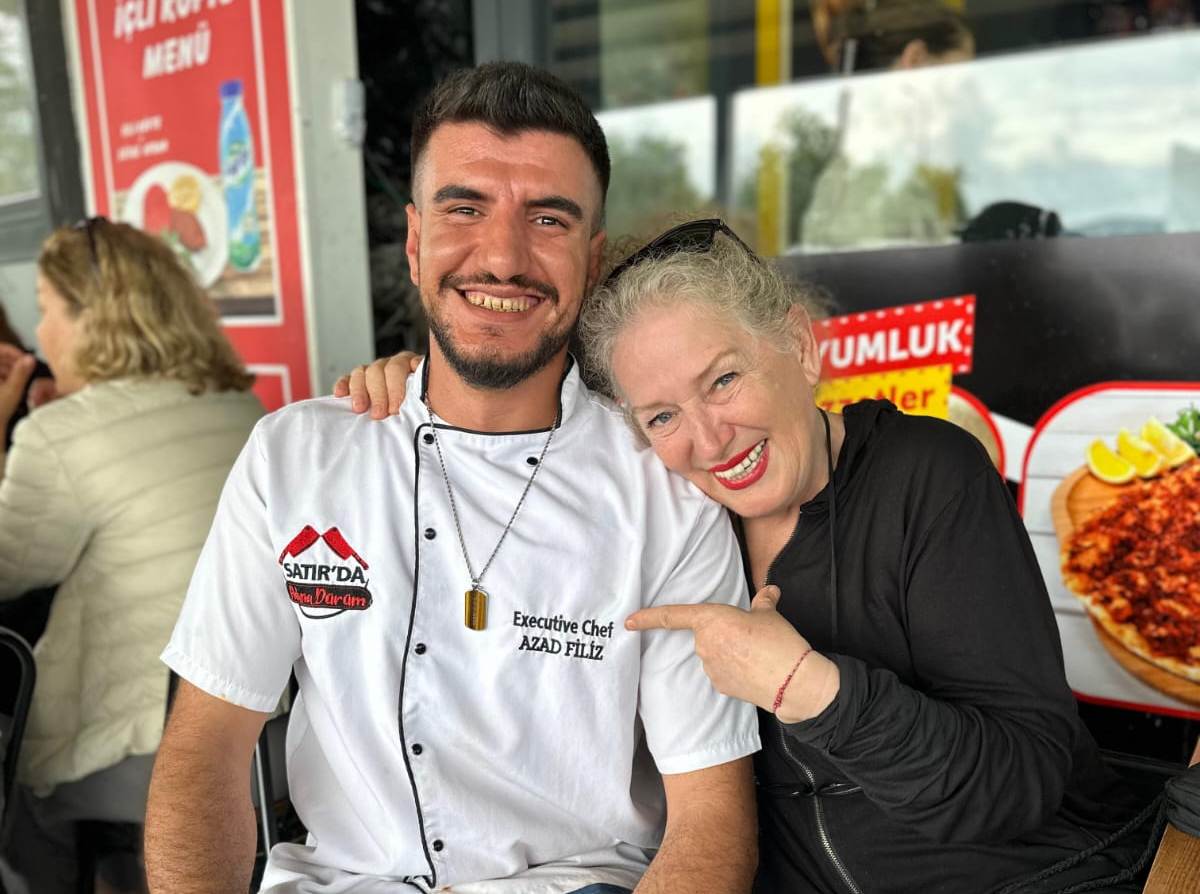 ÜNLÜ İSİMLERİN BODRUM’DA VAZGEÇEMEDİĞİ MEKAN 'AZAT USTA'