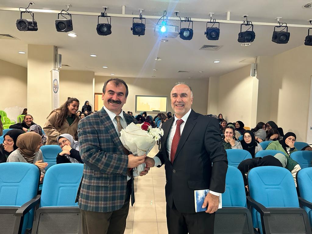 TÜBİTAK Bilim Söyleşileri Liseli gençlerin de ilgisini çekiyor.