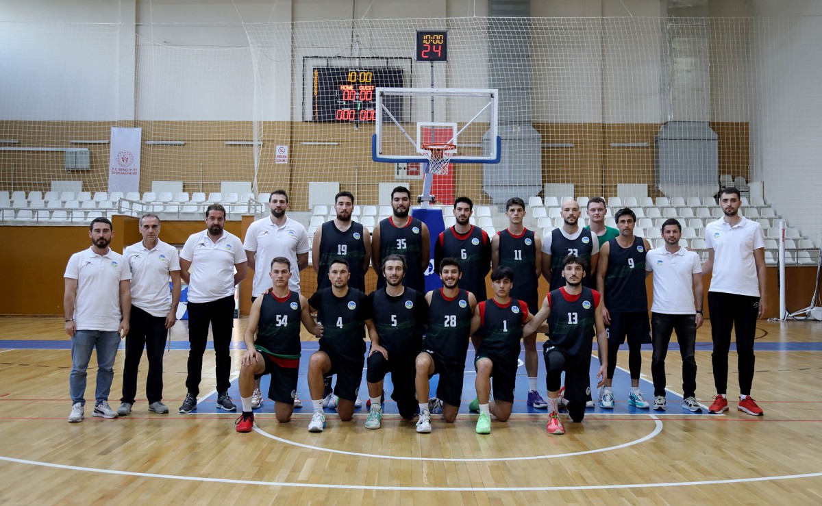 Sakarya Büyükşehir basket hazırlık maçında Karamürselbey ile karşılaştı