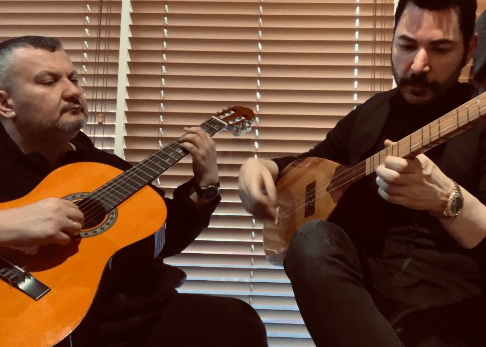 Avustralyalı Sanatçı Mehmet Sözer Cumhuriyet severleri mest etti.