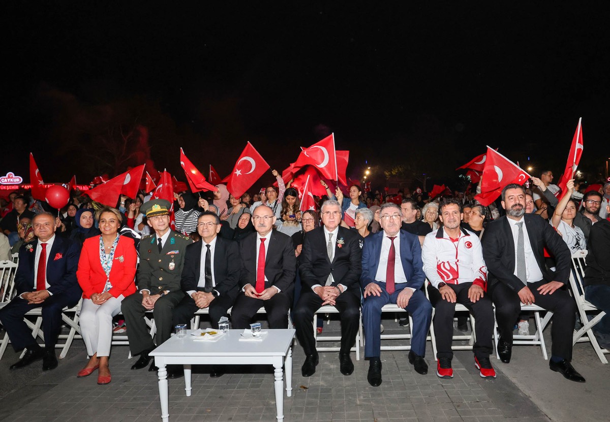 Başkan Ekrem Yüce  “Cumhuriyet’imizi geleceğe gençlerimizle taşıyacağız”