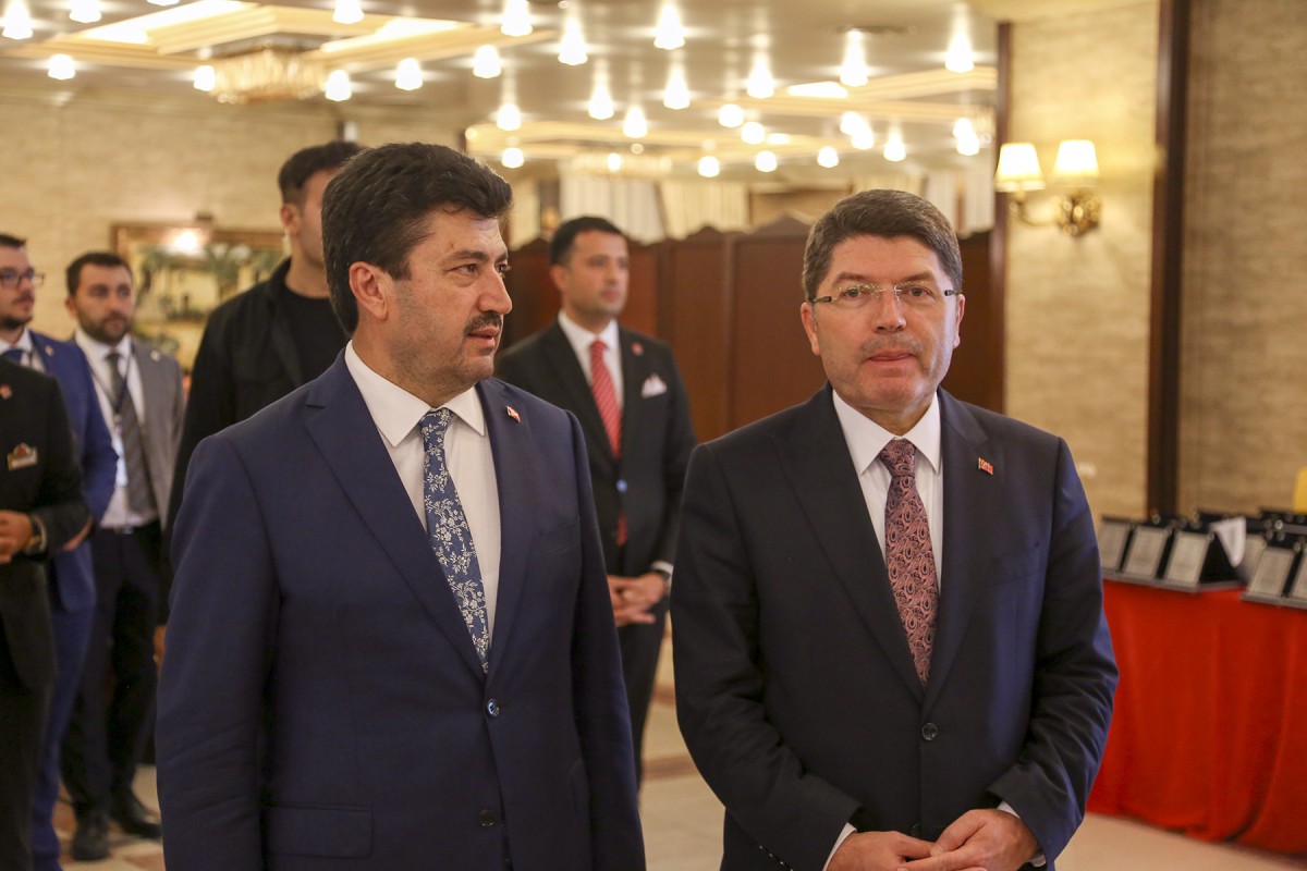 SUBÜ’nün kongresinde konuşan Bakan Tunç: