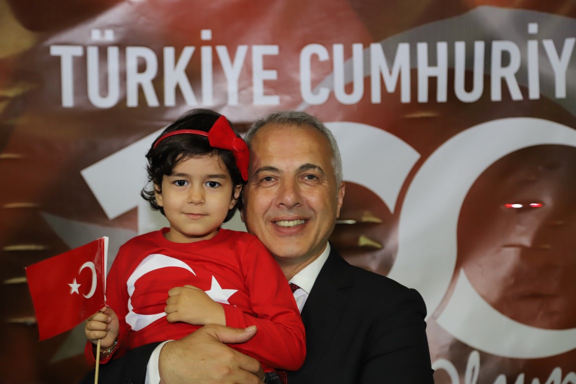 CUMHURİYETİN 100.YILINDA HENDEK’TE FENER ALAYI ÇOSKUSU