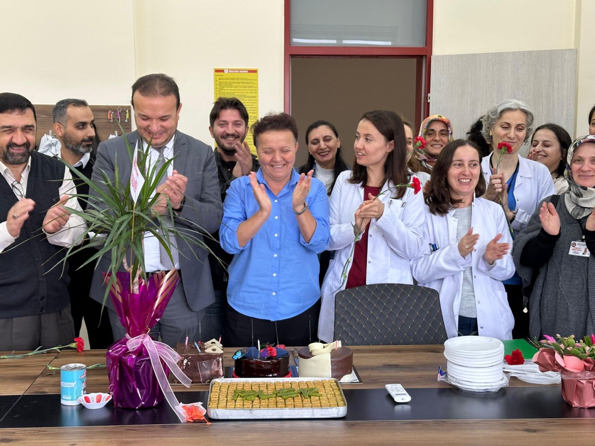İşler Kitabevinin 24 Kasım Öğretmenler Günü Geleneği Değişmedi