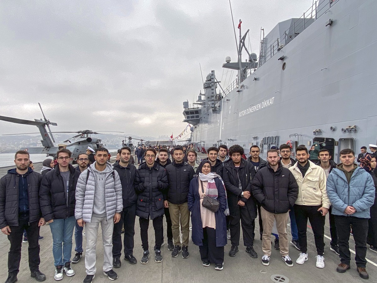 SUBÜ öğrencileri TCG Anadolu’yu ziyaret etti