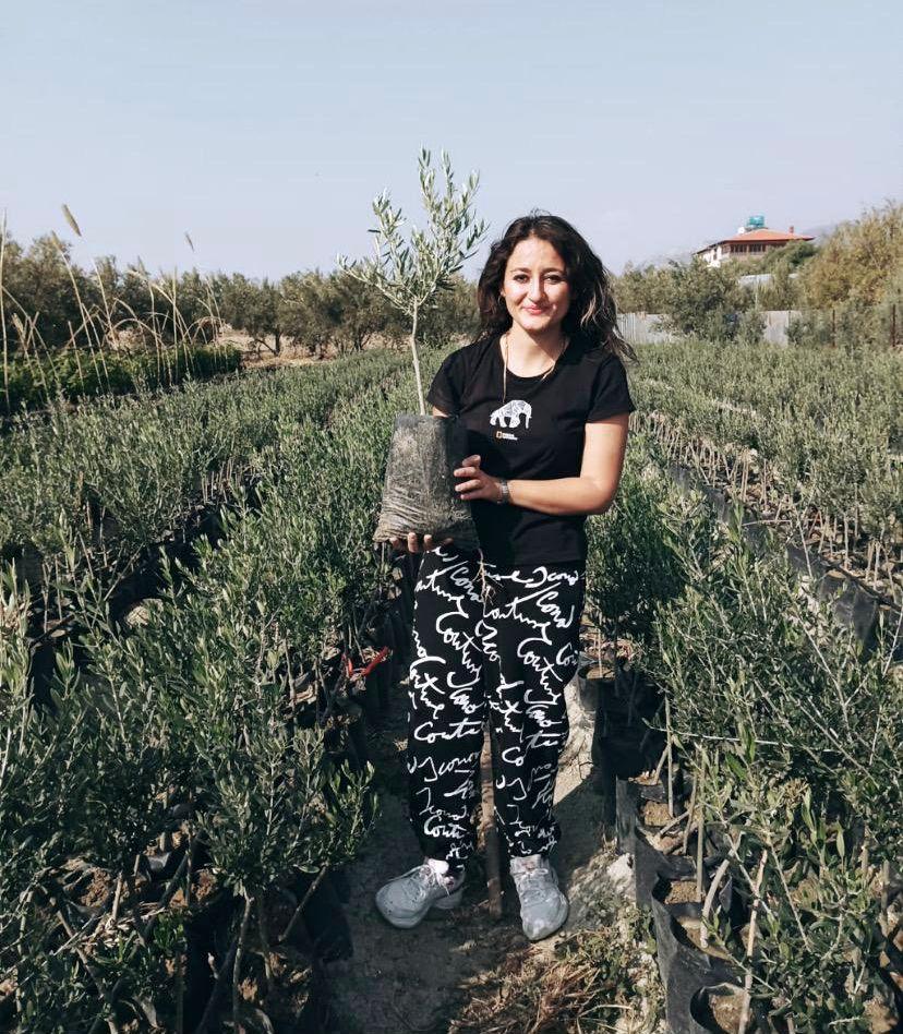 İkiay Group, Endüstri Mühendisi Selin Çelik;  Depremzedelere Fidan Desteği